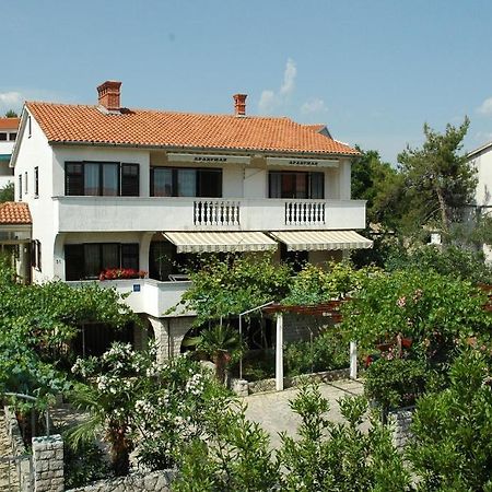 Apartments Jurina Krk Town Luaran gambar