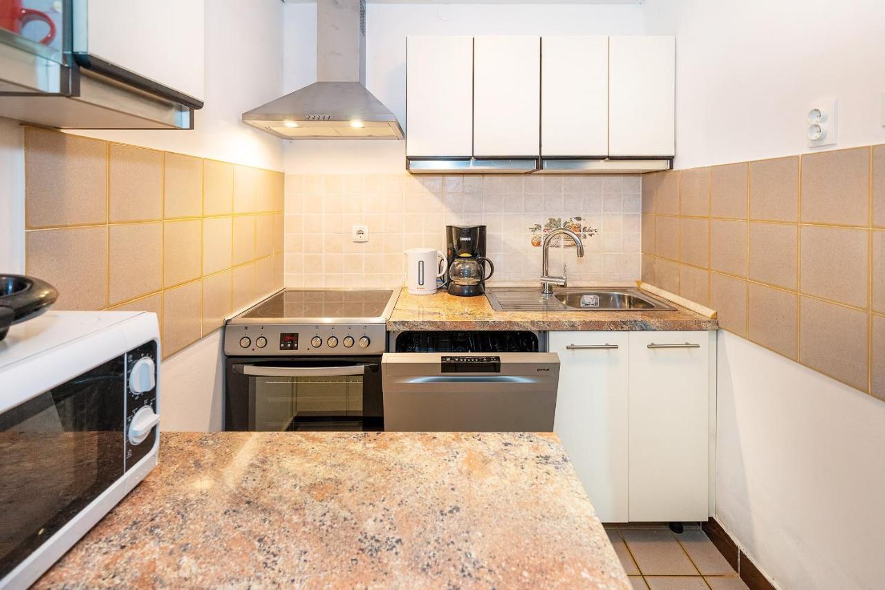 Apartments Jurina Krk Town Luaran gambar