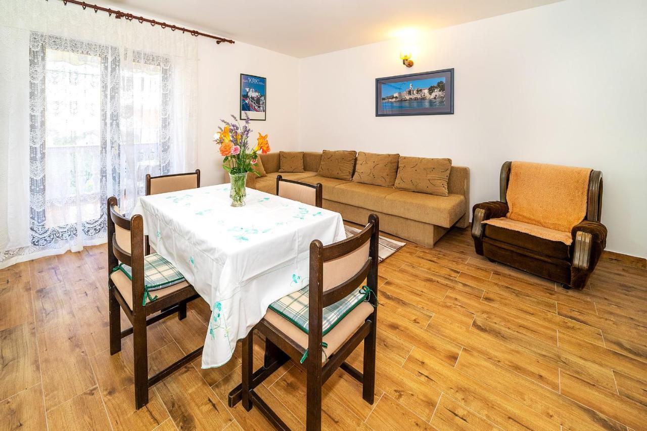 Apartments Jurina Krk Town Luaran gambar