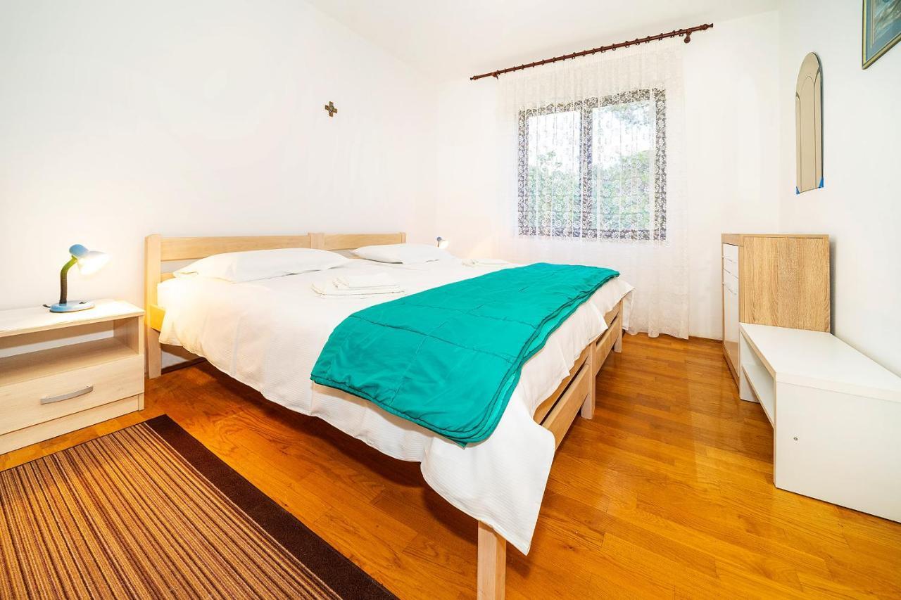 Apartments Jurina Krk Town Luaran gambar
