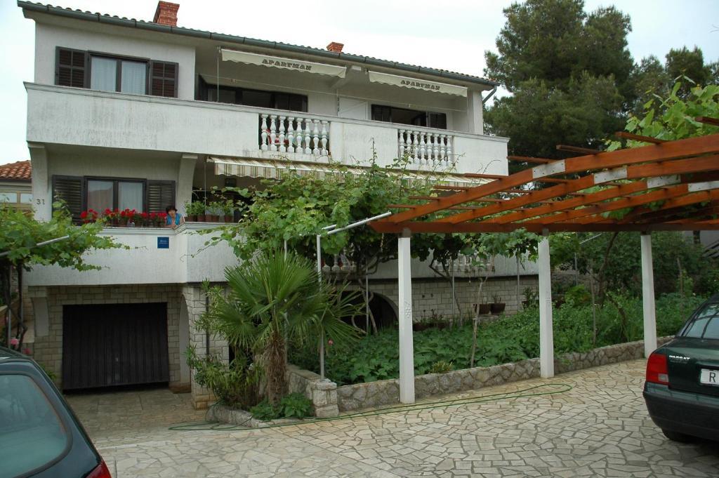 Apartments Jurina Krk Town Luaran gambar
