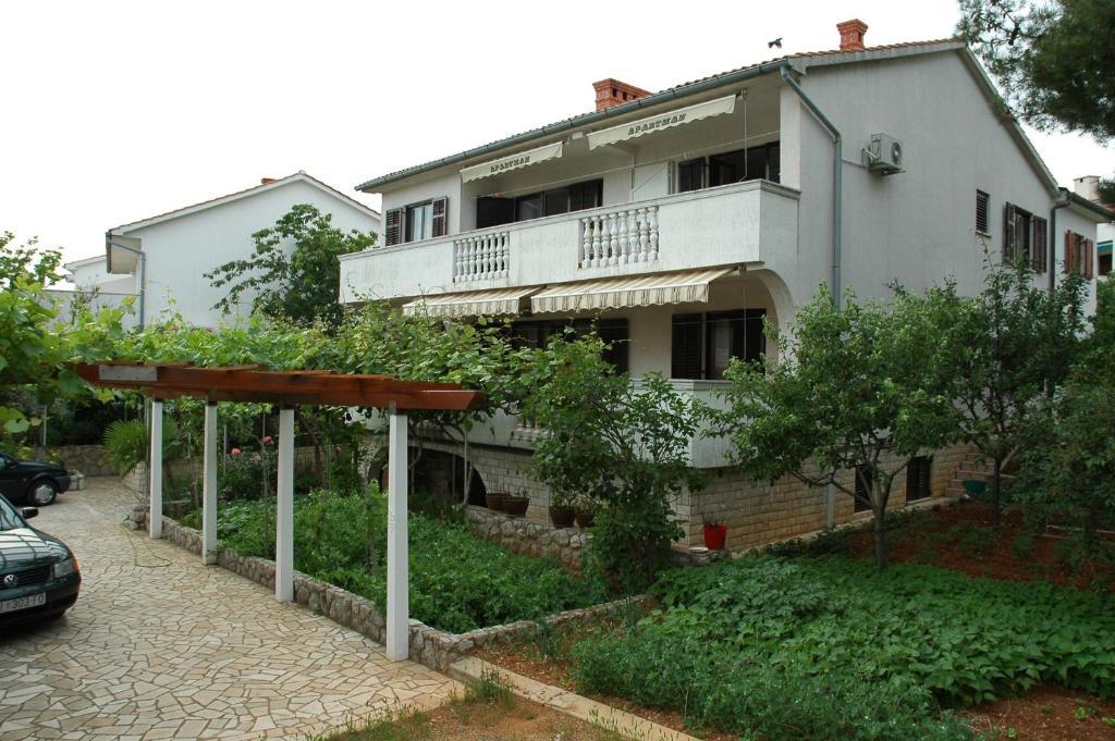 Apartments Jurina Krk Town Luaran gambar